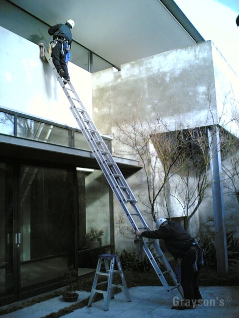 Window Cleaning on a house in Verdant Avenue Toorak